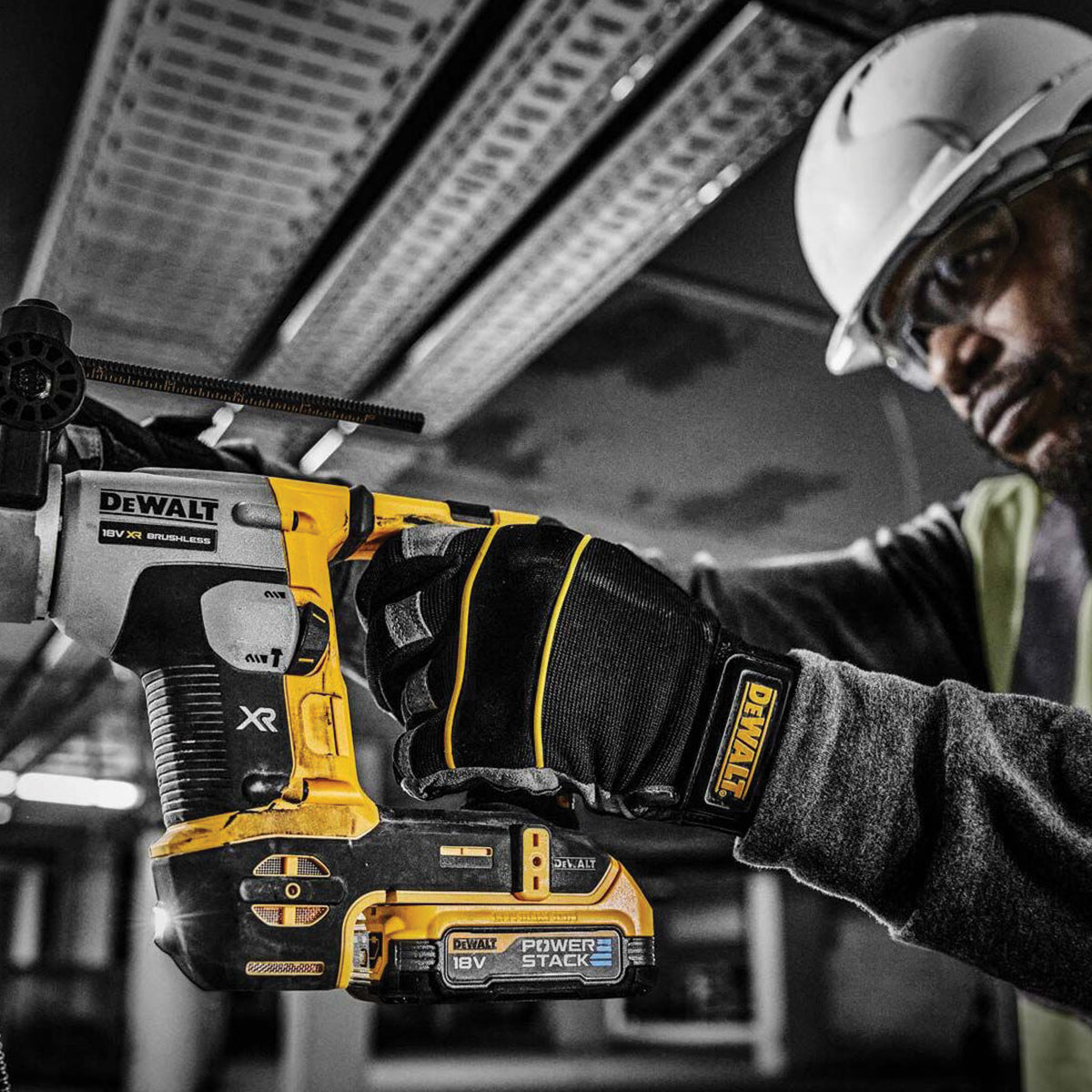 KIT of 2 XR 18V ​​POWERSTACK COMPACT 2Ah batteries + battery charger - DeWALT - DCB1102E2-QW
