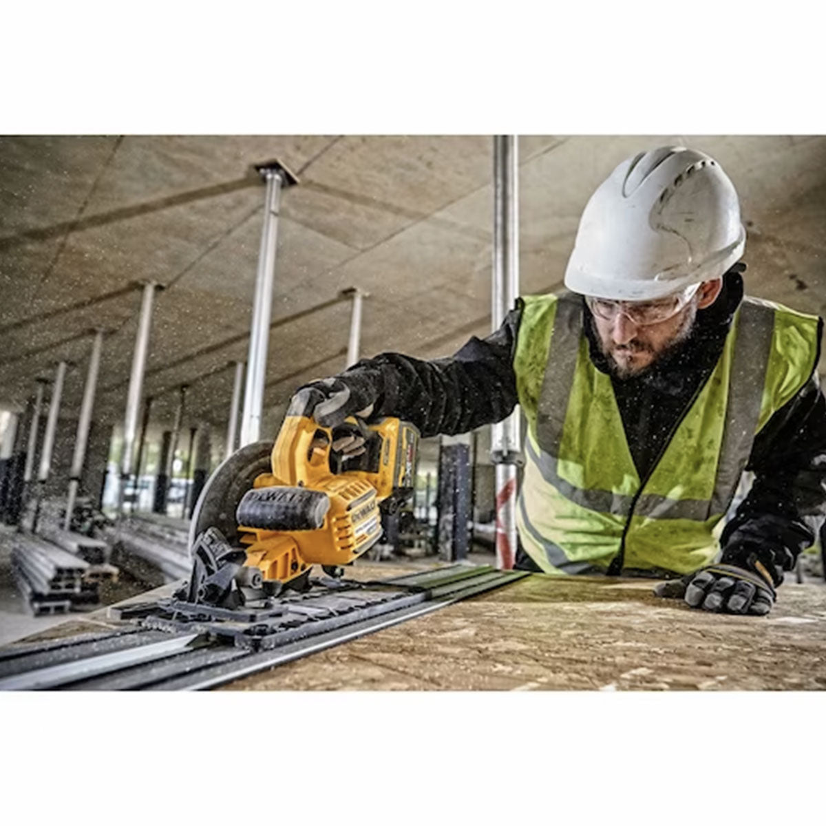 Sega circolare diametro 190 mm prof. 61 mm 54V XR FLEXVOLT 2x6ah ad alta potenza in VALIGETTA TSTACK e ACCESSORI - DeWALT - DCS579T2-QW
