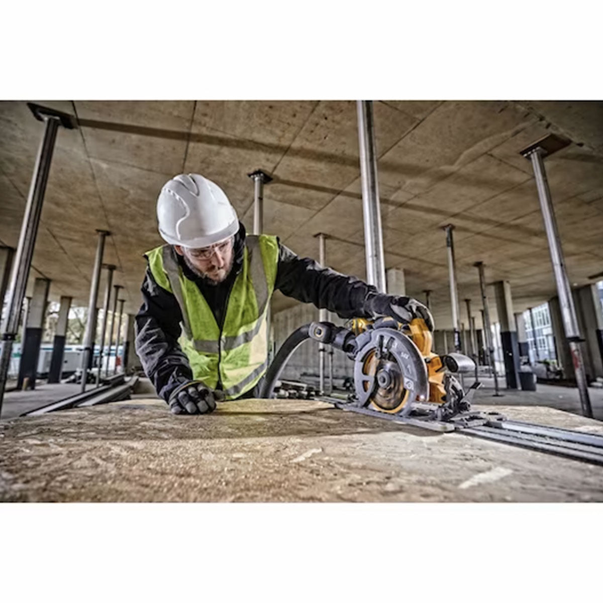 Sega circolare diametro 190 mm prof. 61 mm 54V XR FLEXVOLT 2x6ah ad alta potenza in VALIGETTA TSTACK e ACCESSORI - DeWALT - DCS579T2-QW