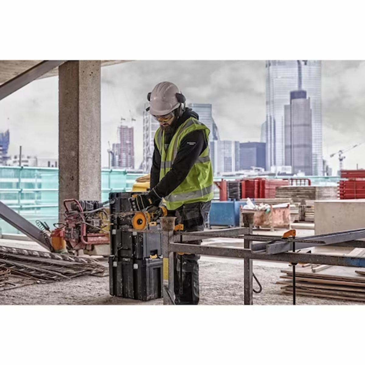 Meuleuse d'angle 125mm 54V XR FLEXVOLT moteur BRUSHLESS haute puissance dans COFFRET TSTACK et ACCESSOIRES - DeWALT - DCG418T2-QW