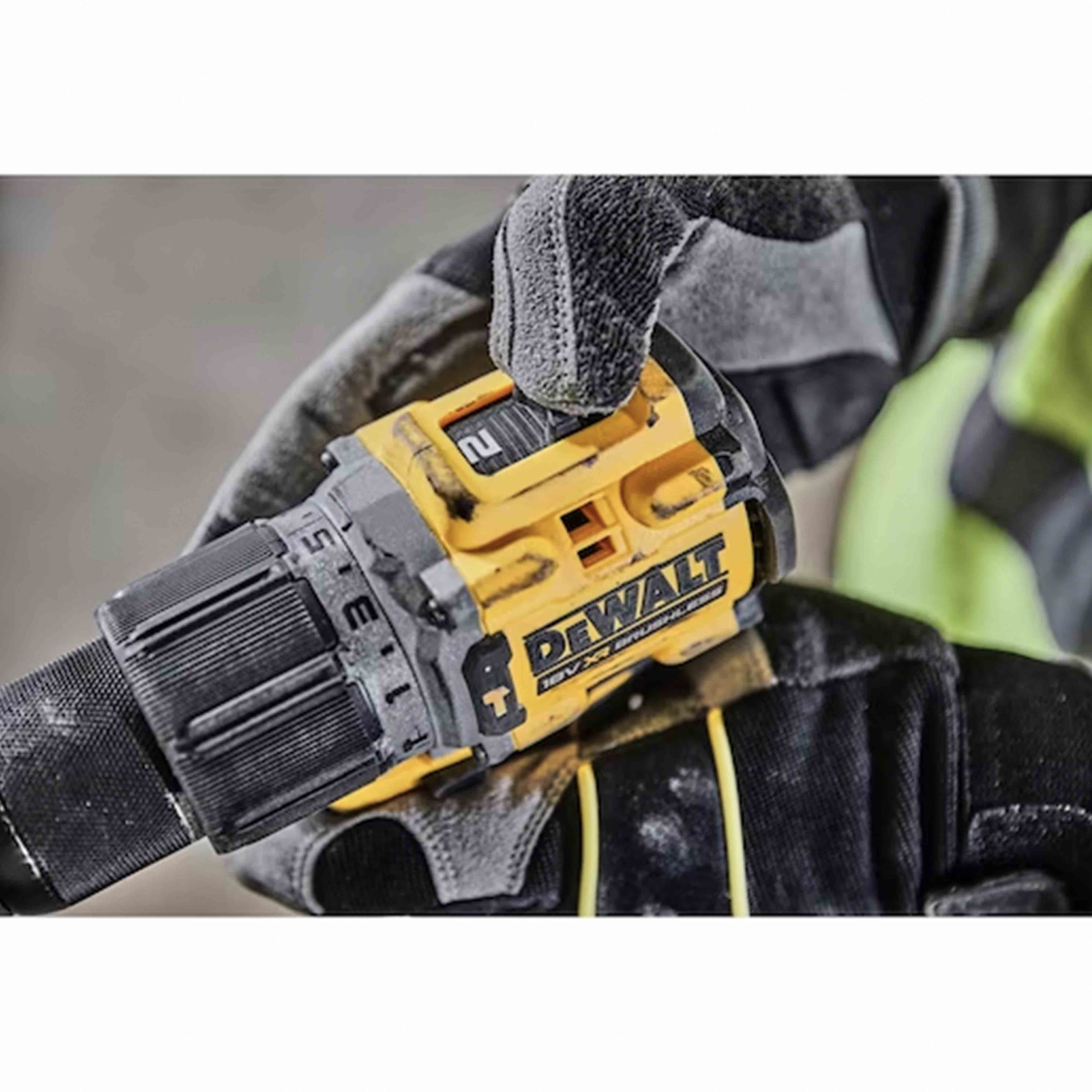 Trapano Avvitatore con percussione compatto 2 Velocità XR 18V BRUSHLESS - Mandrino metallo in VALIGETTA TSTACK e ACCESSORI - DeWALT