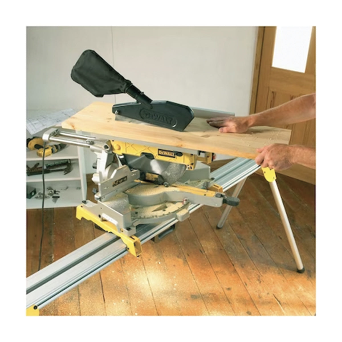Troncatrice radiale con pianetto 305/30mm e ACCESSORI - DeWALT - D27112-QS