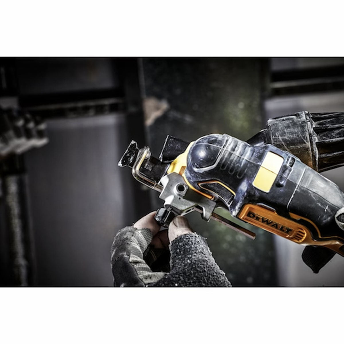 18V BRUSHLESS motor oscillating multifunction tool in TSTACK CASE and ACCESSORIES - DeWALT - DCS356P2-QW