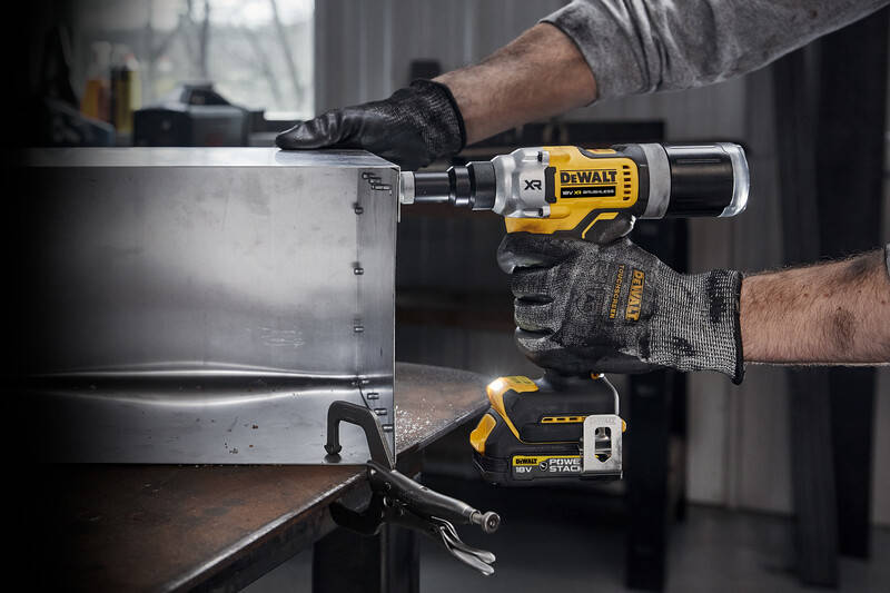 Rivettatrice 18V POWERSTACK brushless compact (con 2 batterie, caricabatterie e valigetta) - DCF414E2GT-QW - DeWALT